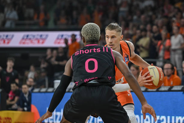 我们不仅看 我们不仅看