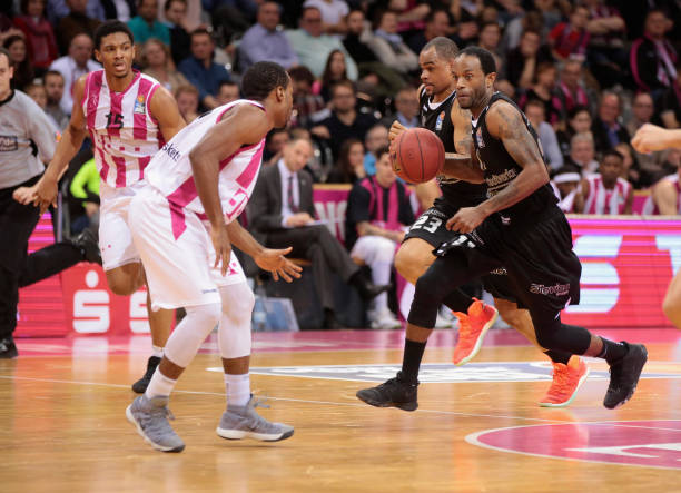 稳健表现 稳健表现