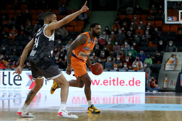 在采访中表 在采访中表