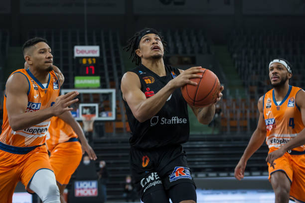 他在此前比 他在此前比